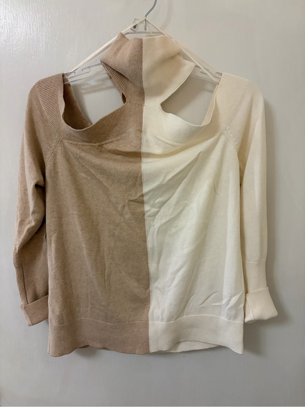 525 Two-Tone Beige & Cream Women's Split Sweater